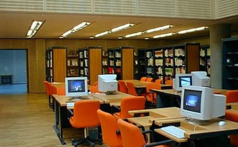 تكنولوجيا المعلومات وشبكات الاتصال في تنظيم المكتبات